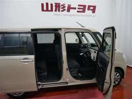 両側パワースライドドア付きだから、狭い駐車スペースなどでの 乗り降りラクラク！小さなお子さまのいるご家庭には嬉しい装備。