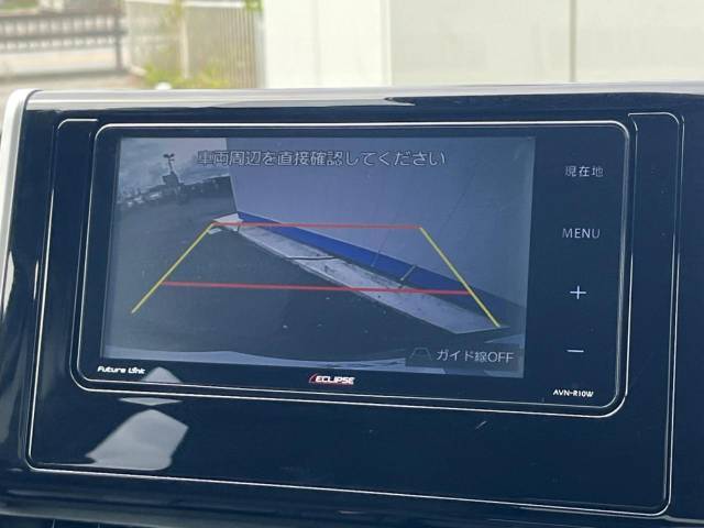 【バックカメラ】駐車時に後方がリアルタイム映像で確認できます。大型商業施設や立体駐車場での駐車時や、夜間のバック時に大活躍！運転スキルに関わらず、今や必須となった装備のひとつです！