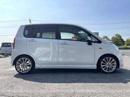 当店では任意保険も取り扱っております。最近では通話も可能なドレイブレコーダーが付くタイプが人気です。お客様のニーズに沿った内容でお見積りをさせていただきますので、お気軽にご相談くださいませ！