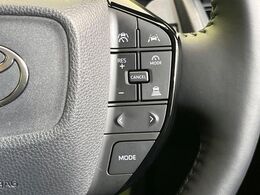 【レーダークルーズコントロール】高速道路での長距離走行が楽に！！自動で速度を保つクルーズコントロールが、衝突軽減システムと連携し、前方の車両を感知して車間を保つように速度調節してくれます！！