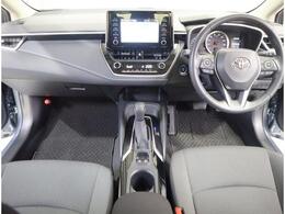 シンプルだけど高級感のあるインテリアです。運転席からの見晴らしも良く運転もしやすいです◎