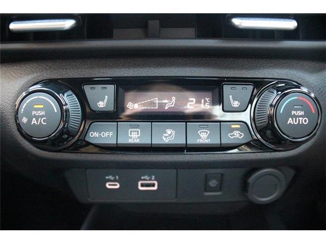 運転席、助手席シートヒーター付き