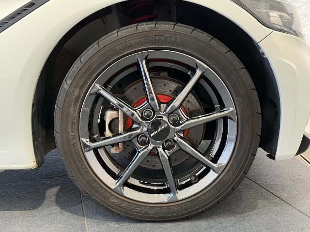 純正モデューロのアルミホイールが足元を飾ります！！フロントは165/55R15を装備しております！！