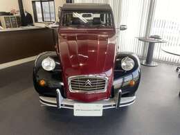 こちらの2CVは、ワンオーナーで長い間倉庫にて保管されていた車両になります。