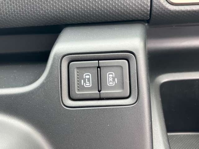 両側電動スライドドア