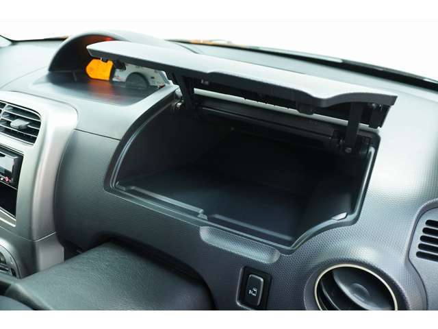 ★当店車両は数多くのお車から厳選された車両だけを仕入れております。一台でも多くの選び抜かれたお車をお客様にご紹介したい為、全てのお車を現車確認させて頂いて商品車として並べております