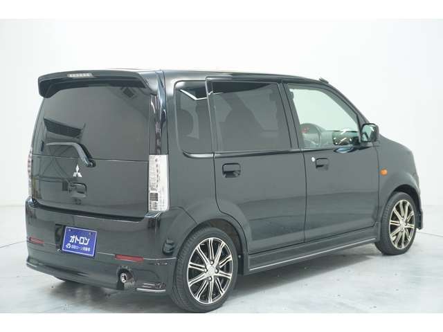 ★所沢店は屋内展示場完備！雨の日でも濡れずにじっくりお選びいただけます！ボディーから内装までゆっくりとご覧ください！ご希望であれば弊社カーライフアドバイザーがお車の状態等ご説明いたします！