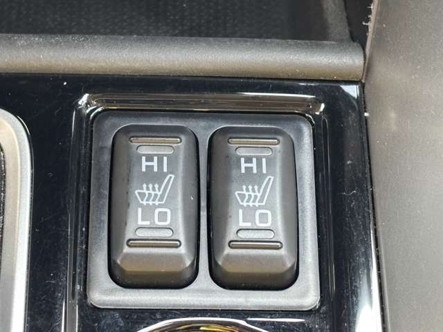 調整付きシートヒーターがついております！