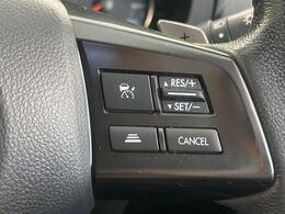 【全車速追従機能付クルーズコントロール】高速道路での長距離走行が楽に！！自動で速度を保つクルーズコントロールが、衝突軽減システムと連携し、前方の車両を感知して車間を保つように速度調節してくれます！！