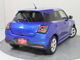 後方からも美しいスイフト。リヤバンパーには障害物を検知するソナーも装備しており安心して運転が出来ます。