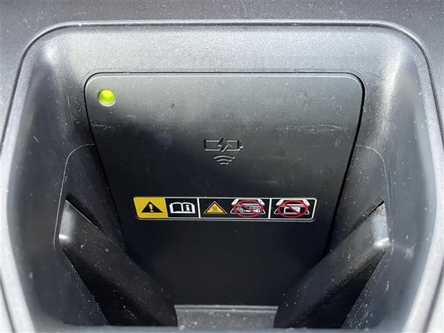 【ETC】有料道路を利用する際に料金所で停止することなく通過できる、ETC車載器（ノンストップ自動料金収受システム機器）が装備されています。セットアップを行うことで利用可能になります。