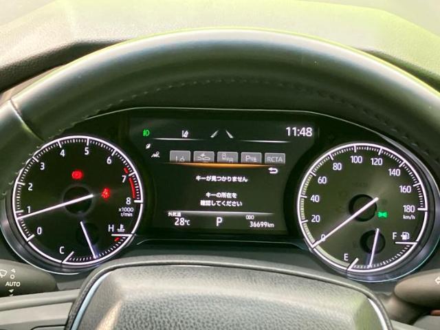 WECARSの展示場では実際に見て、触ってお車をお選びいただけます！知識の豊富な営業スタッフが様々なカーライフをご提案いたします！
