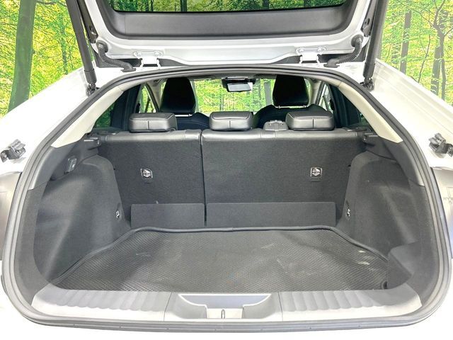 普段のお買い物や通勤、送迎等に十分な荷室スペースを確保しております。セカンドシートを倒すと、大きな荷物の積載も可能です♪