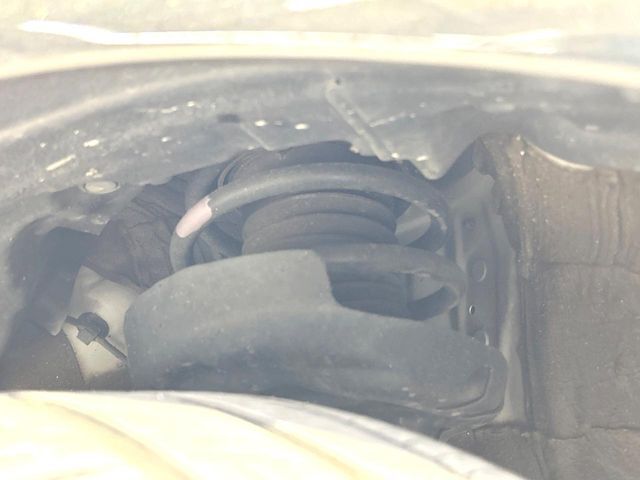 お車を安心してお乗りいただく為には、足回りの定期点検が欠かせません。サービスサポート（有償保証）では無料点検もご提供しており、安心のカーライフをお過ごしいただけるサポート体制が整っています。