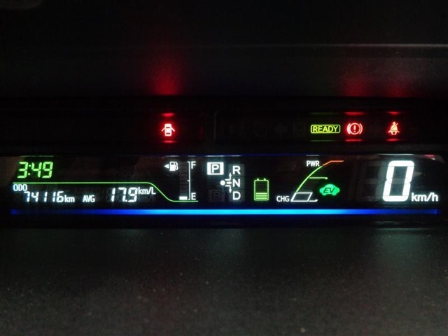 展示車は全てトヨタの車を知り尽くしたエキスパートが基本性能に関わる機能や状態を徹底的にチェックしています。消耗部品の事前交換など法定12ヶ月点検相当の点検・整備を必ず実施しています。