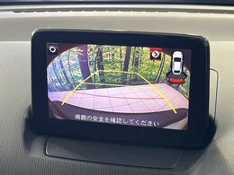 【バックカメラ】駐車時に後方がリアルタイム映像で確認できます。大型商業施設や立体駐車場での駐車時や、夜間のバック時に大活躍！運転スキルに関わらず、今や必須となった装備のひとつです！