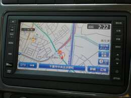 今では必需品のアイテム！VW純正メモリーナビ！知らない道もナビがあれば安心！フルセグも付いてます！お客様のカーライフを快適にサポートしてくますね♪