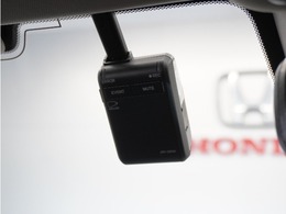 ◆ドライブレコーダー◆映像・音声などを記録する自動車用の装置です。　もしもの事故の際の記録はもちろん、旅行の際の思い出としてドライブの映像を楽しむことができます。