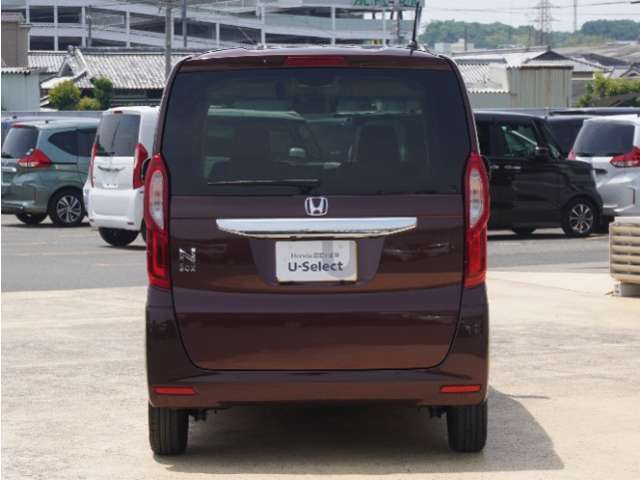【Honda SENSING】 カメラ等装置で精度の高い検知能力を発揮、安全運転を支援します。ステアリング上のコントローラーに注目！