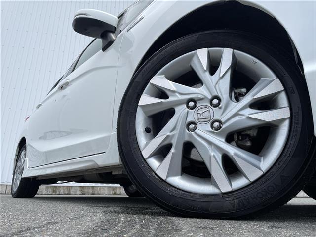【純正アルミホイール】専用のアルミなので、お車のイメージにぴったり！！社外のアルミやスタッドレスタイヤも取り扱いございます！！ドレスアップもカスタマイズもお任せください！！