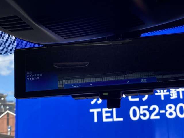 インテリジェントスマートルームミラーが付いております。バックドアについてますカメラと連動して、後方の映像がルームミラーに映ります。