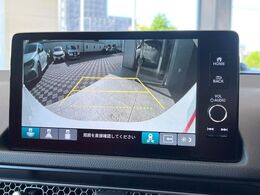 【バックカメラ】駐車時に後方がリアルタイム映像で確認できます。大型商業施設や立体駐車場での駐車時や、夜間のバック時に大活躍！運転スキルに関わらず、今や必須となった装備のひとつです！