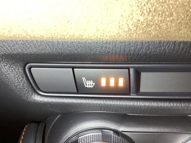 寒い季節には嬉しいシートヒーターを装備しております。