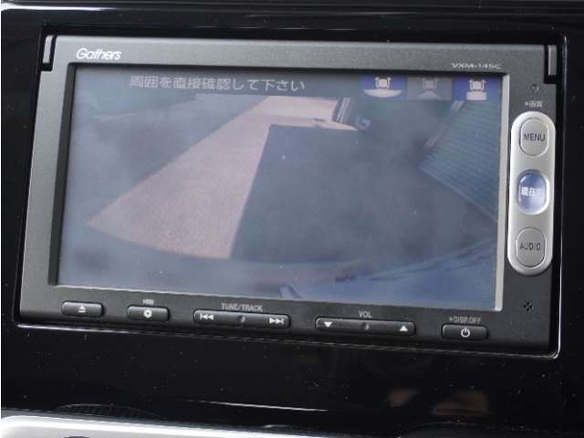 ◆バックカメラ◆リバースにするだけで映ります、後方の安全確認や、狭い駐車場での車庫入れ、雨の日や夜間など視界の悪い時に便利です！安全にバックする為には欠かせない装備です。