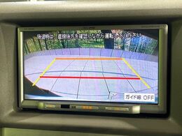 【バックカメラ】駐車時に後方がリアルタイム映像で確認できます。大型商業施設や立体駐車場での駐車時や、夜間のバック時に大活躍！運転スキルに関わらず、今や必須となった装備のひとつです！