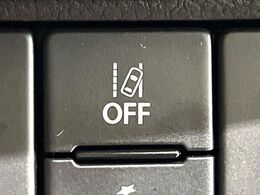 【車線逸脱抑制機能】高速道路走行時、車線からはみ出しそうな時にステアリングを制御し車線内を走行する様にアシスト。より安全な運転をサポートしてくれます！