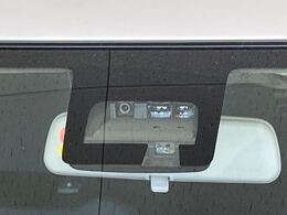 【スズキ　セーフティサポート】走行中に前方の車両等を認識し、衝突しそうな時は警報とブレーキで衝突回避と被害軽減をアシスト。より安全にドライブをお楽しみいただけます。