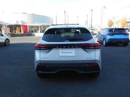 後席ガラスとリアガラスは、車内が見え難いプライバシーダークガラスになっています。紫外線から乗員を保護し、外部からのプライバシーも守ってくれますよ