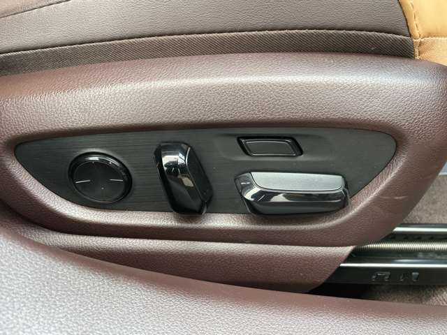 ◆【パワーシート（電動シート）】シートを電動で、前後にスライドまたは上下の高さなどを調整することができます！細かい操作もスイッチ一つでできるので、とても便利です！