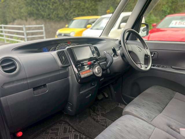 広々運転席で視界も良好です！