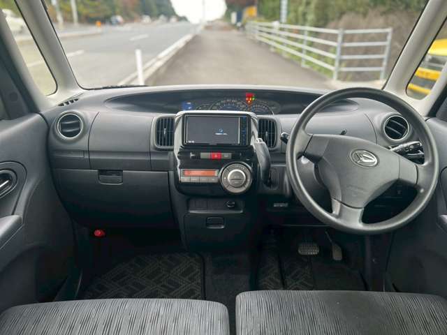 広々運転席で視界も良好です！