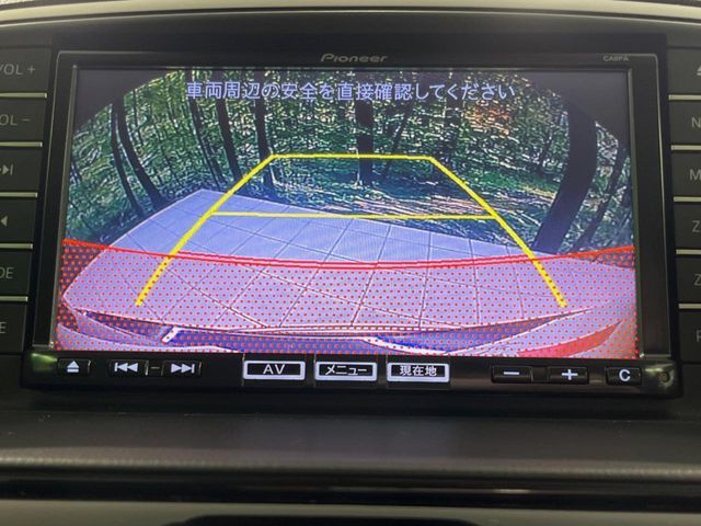 【バックカメラ】駐車時に後方がリアルタイム映像で確認できます。大型商業施設や立体駐車場での駐車時や、夜間のバック時に大活躍！運転スキルに関わらず、今や必須となった装備のひとつです！