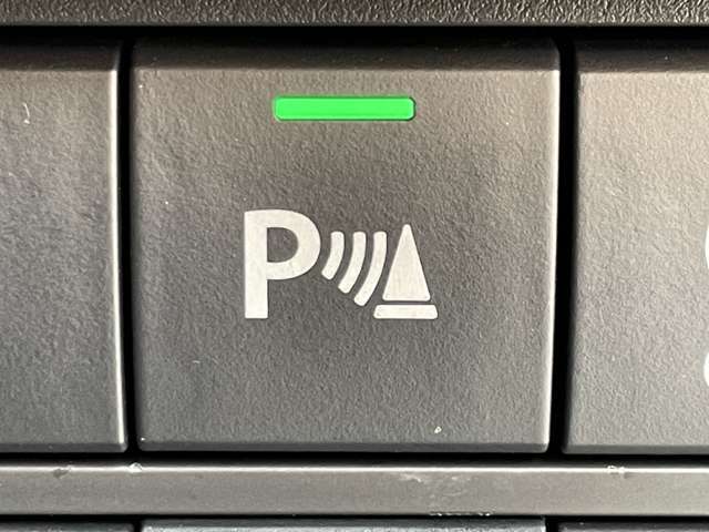 ◆【パーキングソナー】センサーが検知した障害物との距離に応じて、警告音を変えてお知らせします！縦列駐車時や駐車場・車庫などでの取り回しをサポートします。