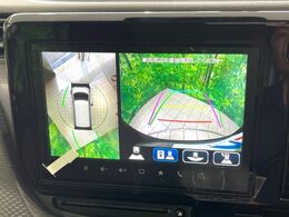 【マルチテレインモニター】車のフロントやサイドのカメラ画像を同時にモニター表示することで、悪路や狭い道を走行時でも周囲の状況確認ができ安心！本格SUVにうれしい装備です♪