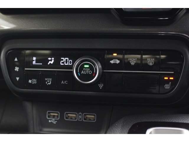 プラズマクラスター技術搭載フルオートエアコンを装備。空気清浄や脱臭などの効果を発揮します。