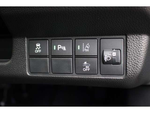 いつでも、どんな場面でも、不安なく安心して運転できるようにHonda SENSINGを装備。ドライバーをと一緒に周囲に気を配り、もしもに備える、さまざまな機能や装備が充実しています。