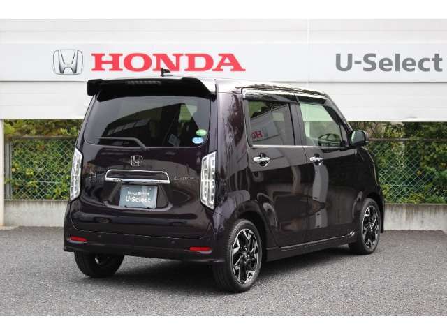 スッキリして見えるのに、やわらかなふくらみの芯を感じる、しっかりとしたフォルム。親しみが持て、使うほど愛着がわいてくる、細部のこだわり。