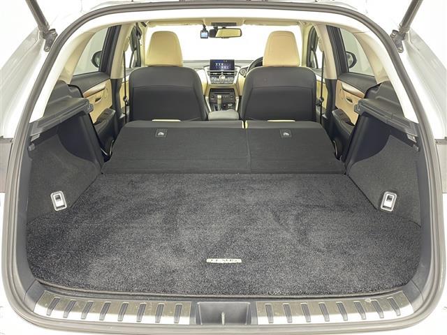 【シートアレンジ】乗せる人数、荷物によってシートをアレンジすれば、ダンボールなどの大きい荷物や、釣り具などの長尺物も載せられそうですね！