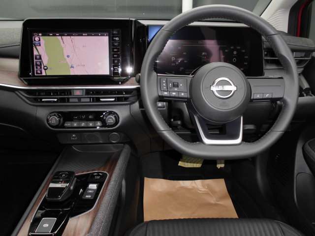 スッキリとした運転席回りになっています。