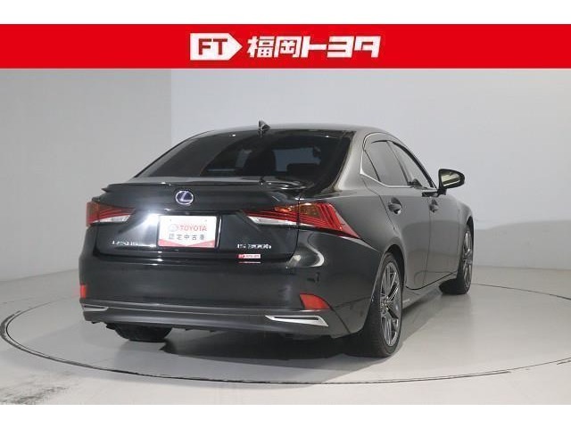 トヨタ認定中古車、評価4。キズ、へこみが少なく全体的に良好です。