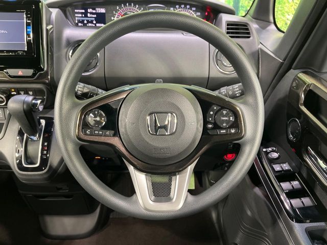 【ステアリングスイッチ】運転中、前方から目線をそらすことなく、オーディオ等の操作が可能な便利機能！安心＆快適なドライブを演出してくれます♪