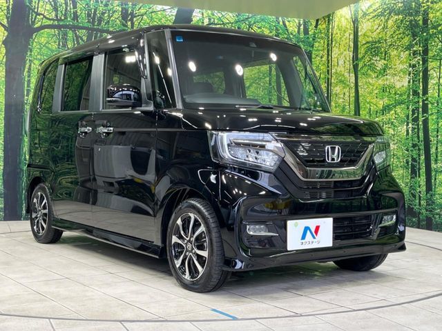 大好評のボディコーティング「弾スプラッシュコート」もご納車までに施工可能。通常のガラスコートと異なる、耐久年数6年の無機質ガラスコーティングが、ボディをキレイな状態に保ってくれます。