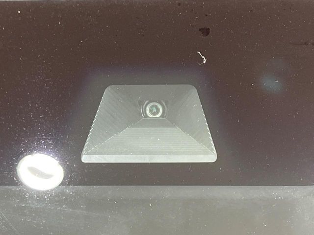 【ホンダセンシング】走行中に前方の車両等を認識し、衝突しそうな時は警報とブレーキで衝突回避と被害軽減をアシスト。より安全にドライブをお楽しみいただけます。