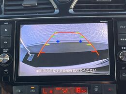 【バックカメラ】駐車時に後方がリアルタイム映像で確認できます。大型商業施設や立体駐車場での駐車時や、夜間のバック時に大活躍！運転スキルに関わらず、今や必須となった装備のひとつです！