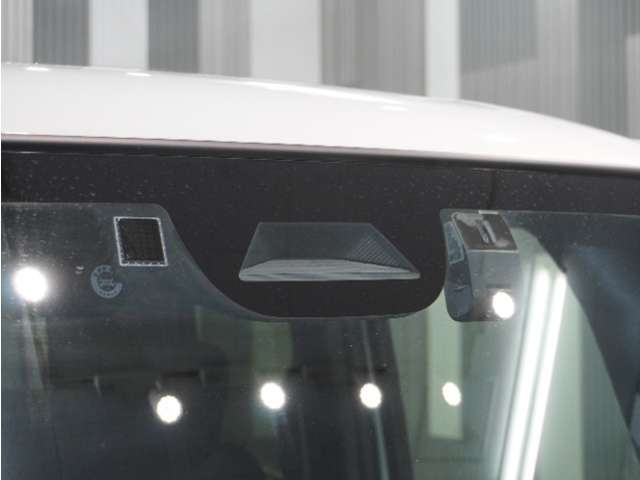 運転する人も、そうでない人も、家族みんなが安心して、自由にお出かけできる生活をサポートする先進機能。