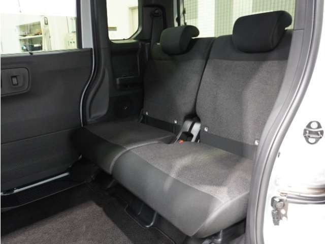 【セカンドシート】ゆったり快適に座っていただけますので、楽しくドライブに参加できます。